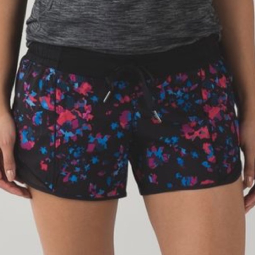 Lululemon Hotty Hot Short Dandy Digie Multi / Black - Picture 8 of 9